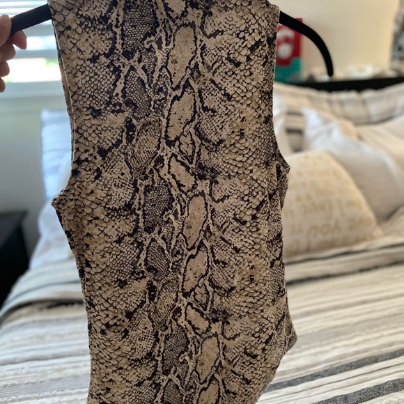 Sleeveless bodysuit - Picture 2 of 5